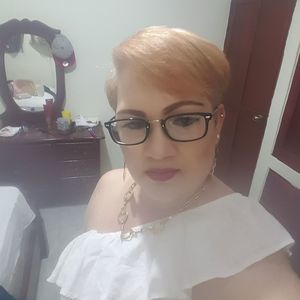 Meet your Posher, Laura